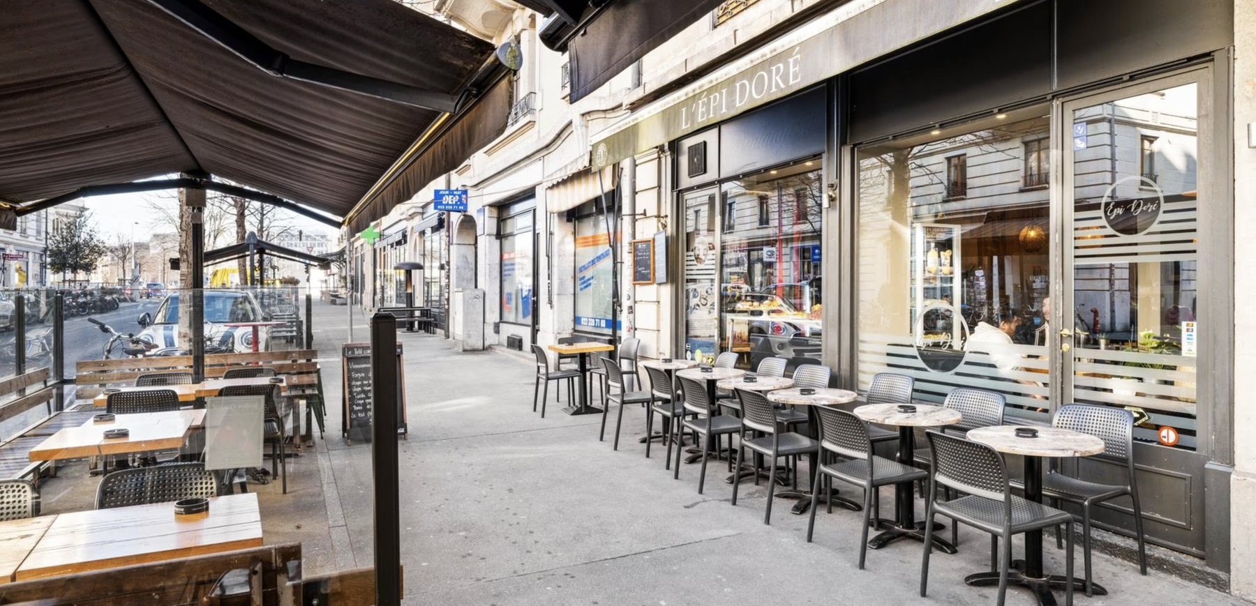 Façade de L’Épi Doré et terrasse, Rue de l’École-de-Médecine.